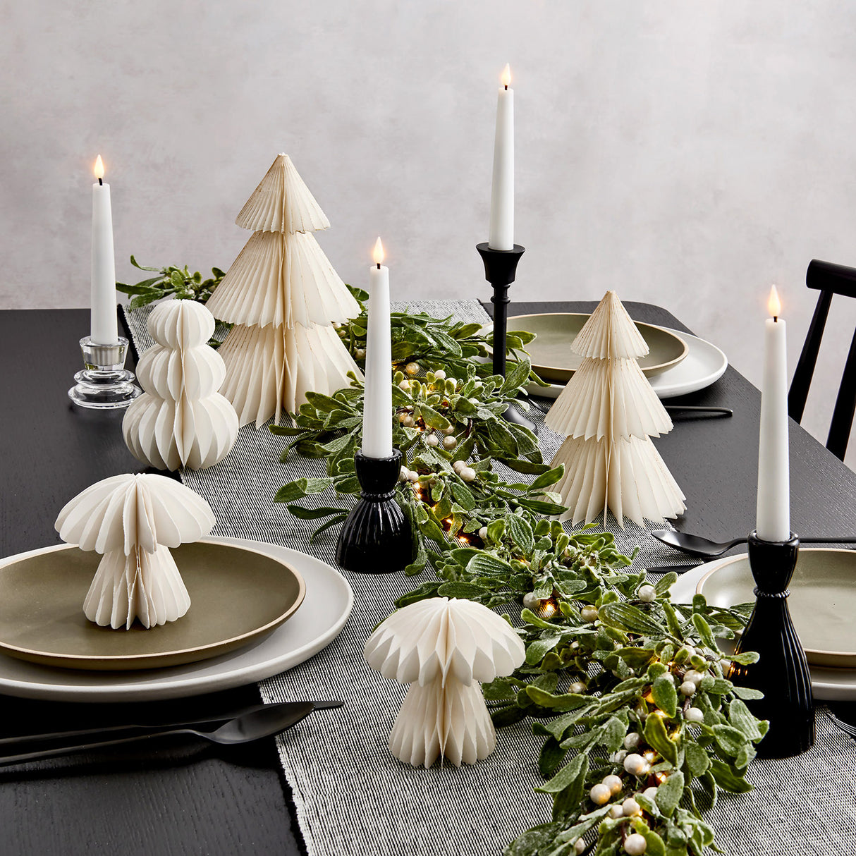 Frosted Mistletoe Garland with 100 LEDs