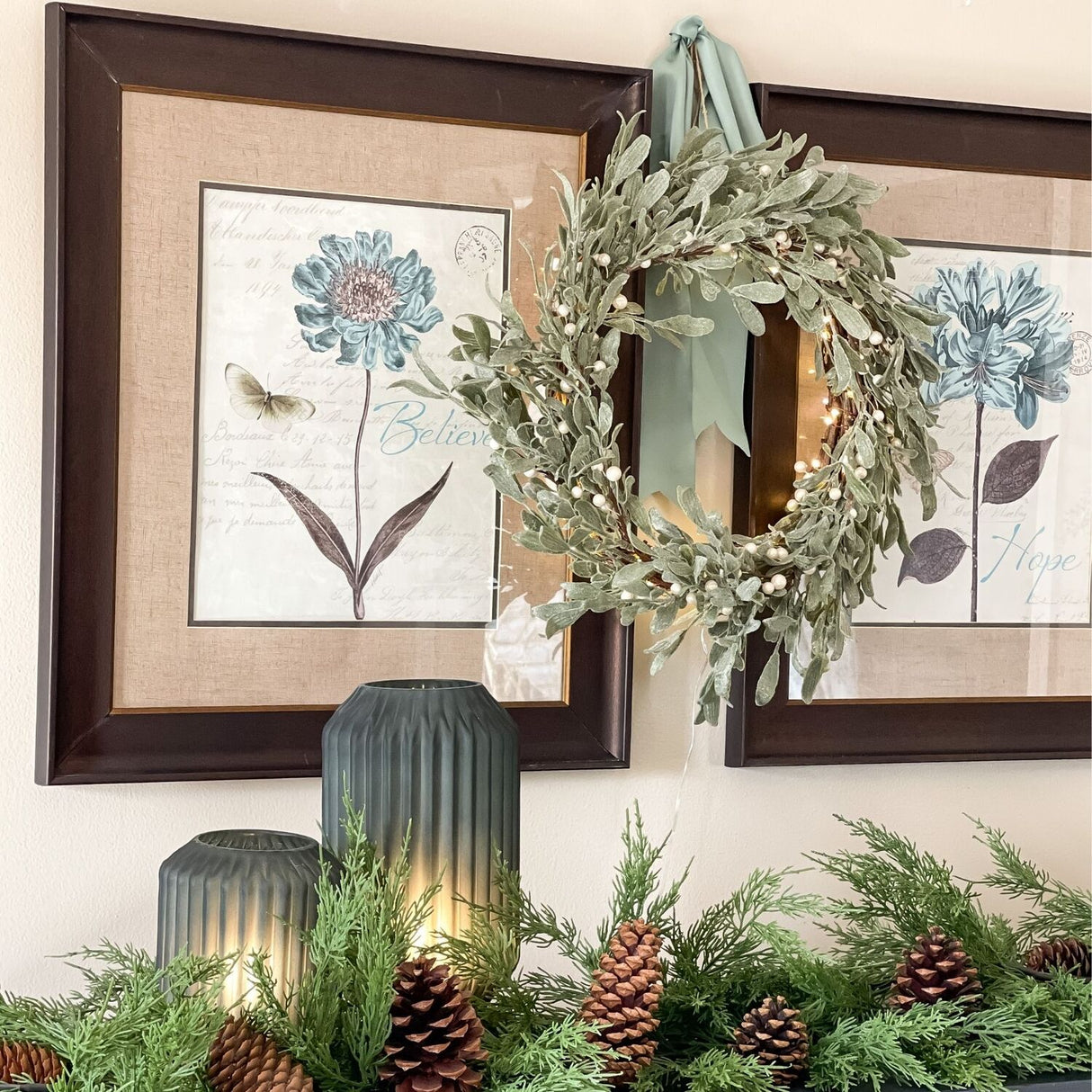 Frosted Mistletoe Wreath with 75 LEDs