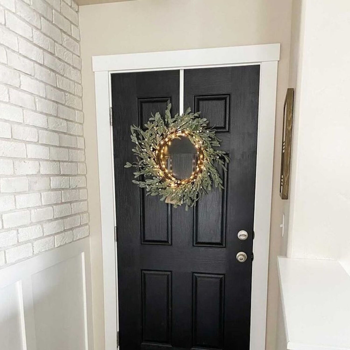 Frosted Mistletoe Wreath with 75 LEDs