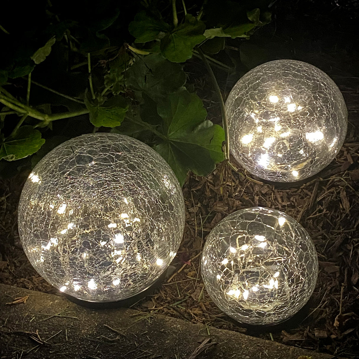 Avalon Solar Crackled Glass Globe, Small