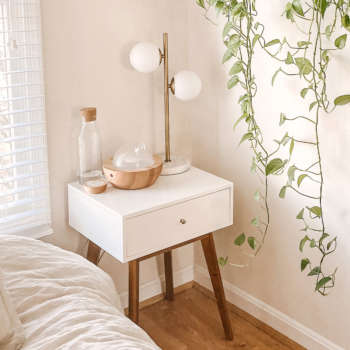 Castell 2 Globe Table Lamp 21", Aged Brass