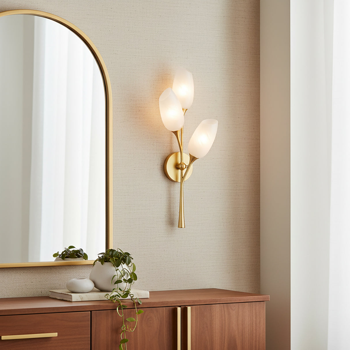 Amara Wall Sconce 25, Gold Leaf with Art Glass for Modern home with Textured Wallpaper