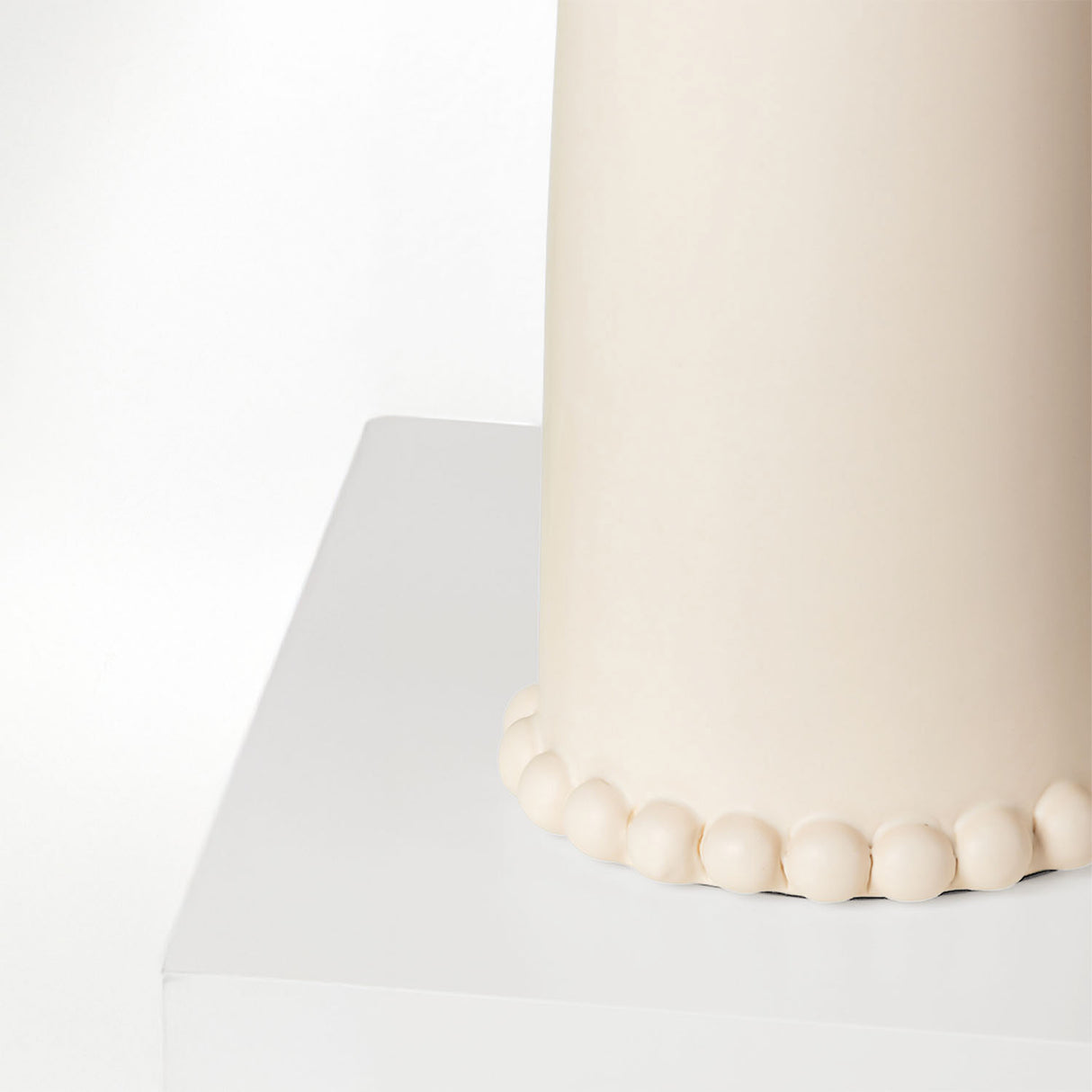 Bonnie Ceramic Table Lamp 27", Antique Ivory
