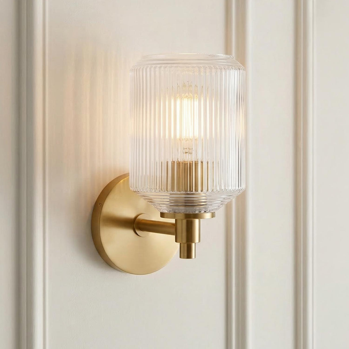 Lathan Wall Sconce 9", Modern Brass