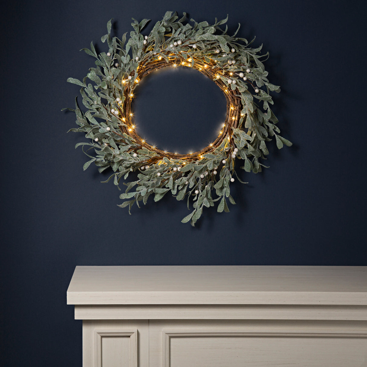 Frosted Mistletoe Wreath with 75 LEDs