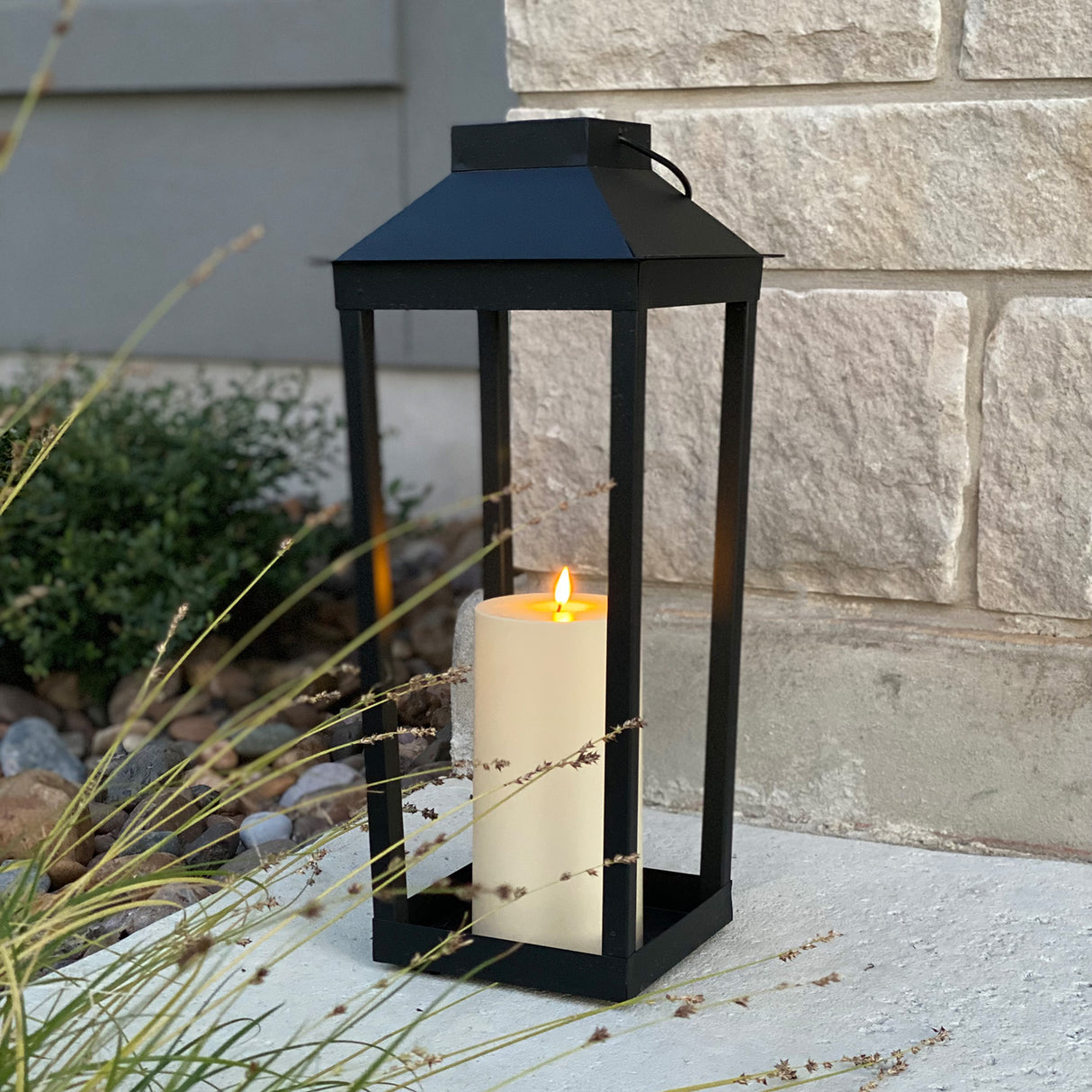 Ryder Solar Flameless Lantern, Medium