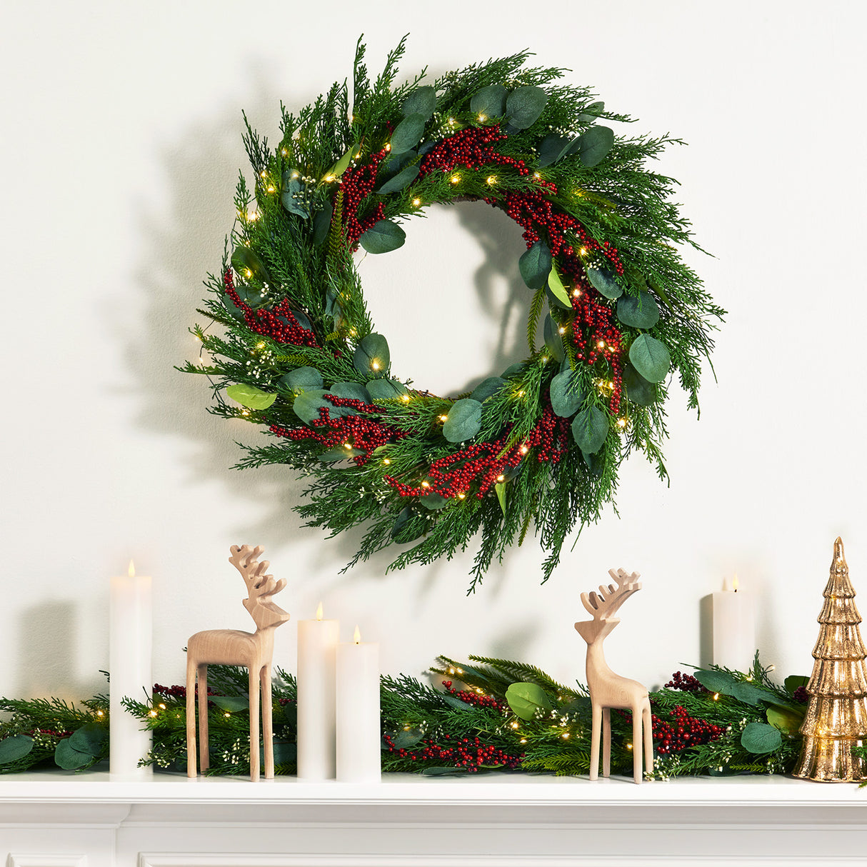 Winterberry and Greenery Wreath with 100 LEDs