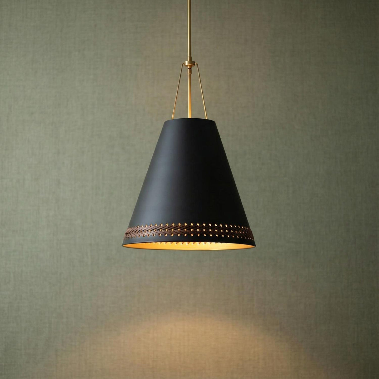 Darien Pendant 20", Matte Black with Hazelnut Leather