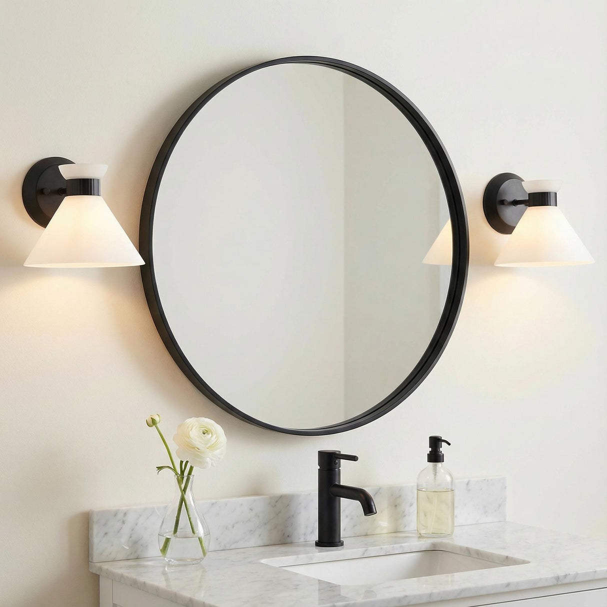 Issa Wall Sconce 7", Matte Black