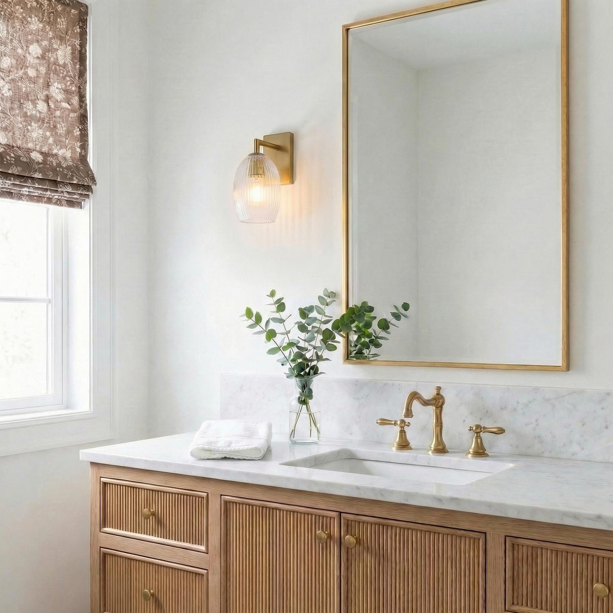 Fiora Wall Sconce 10", Modern Brass