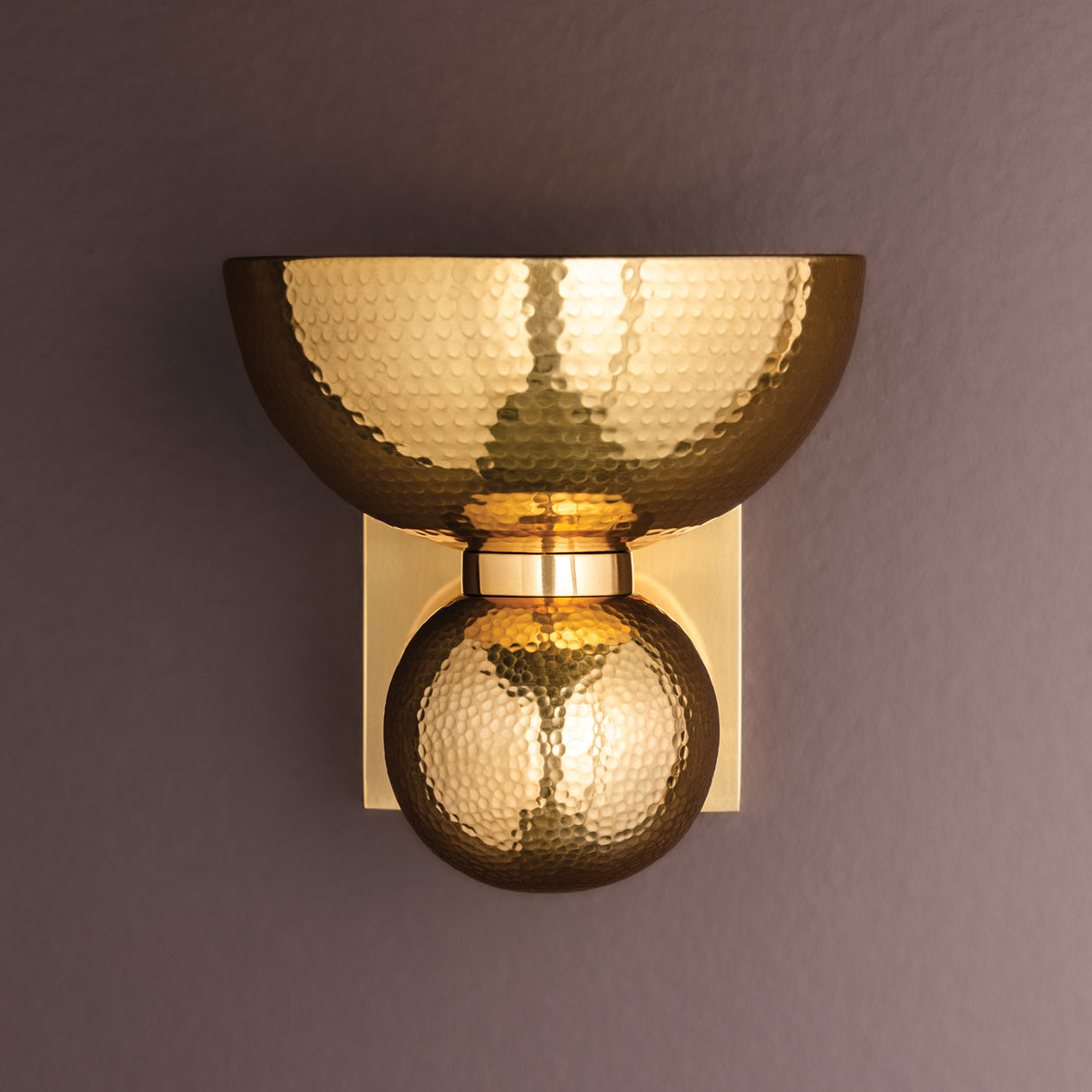 Stanton Wall Sconce 8", Hammered Vintage Brass